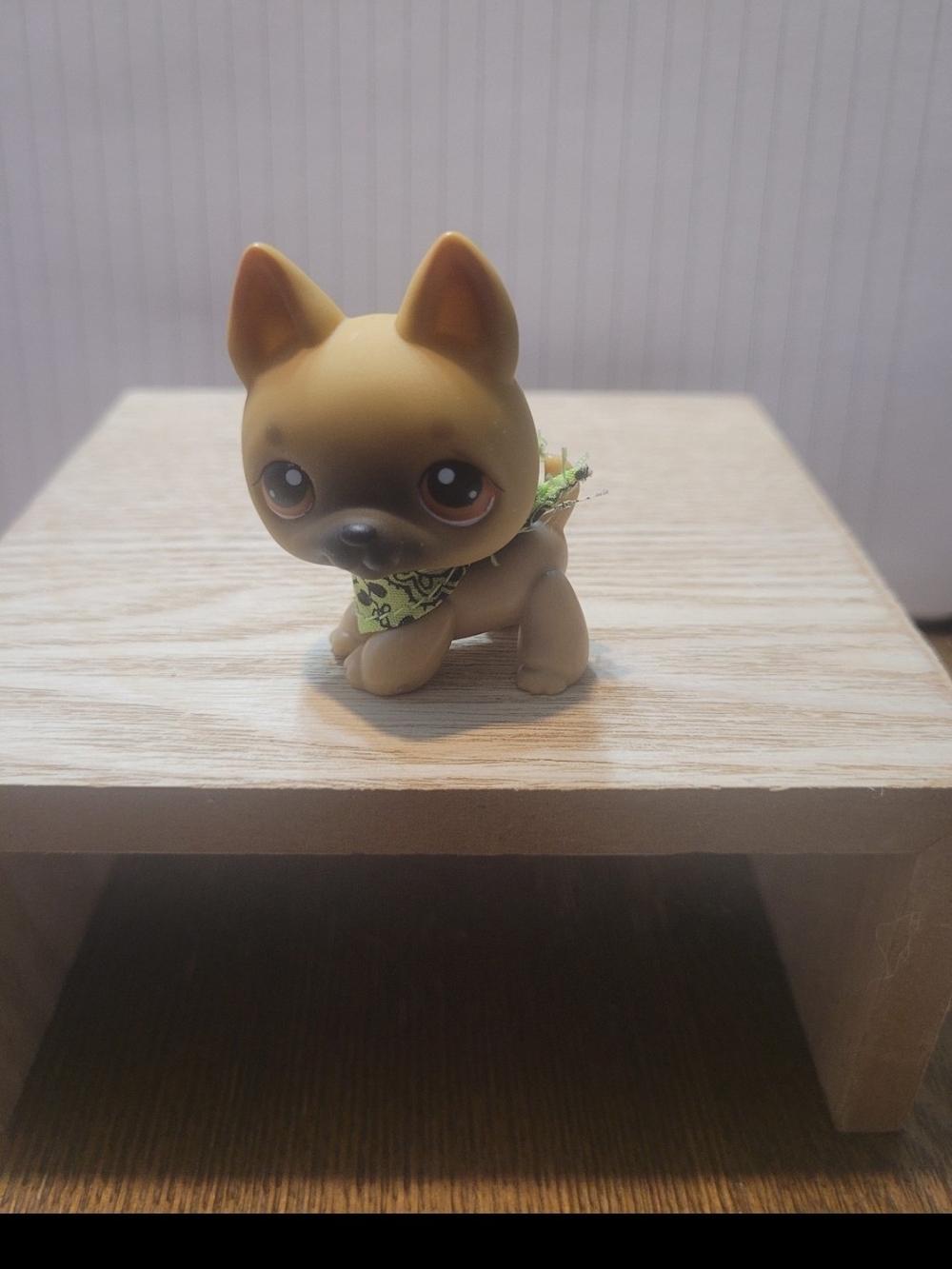 Littlest Pet Shop 
German Shepard Dog 
#61